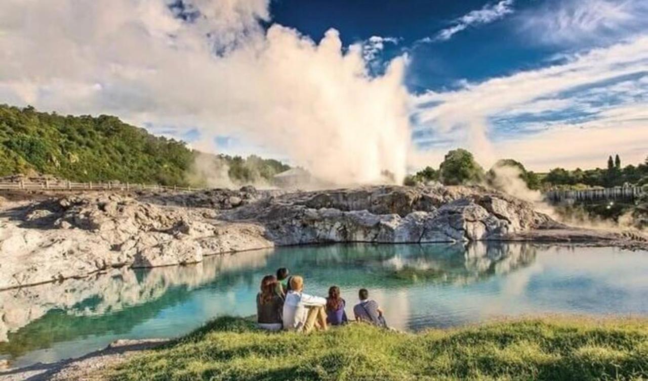 Skyline Mountain View Lodge Up To 16 People Rotorua Exterior photo